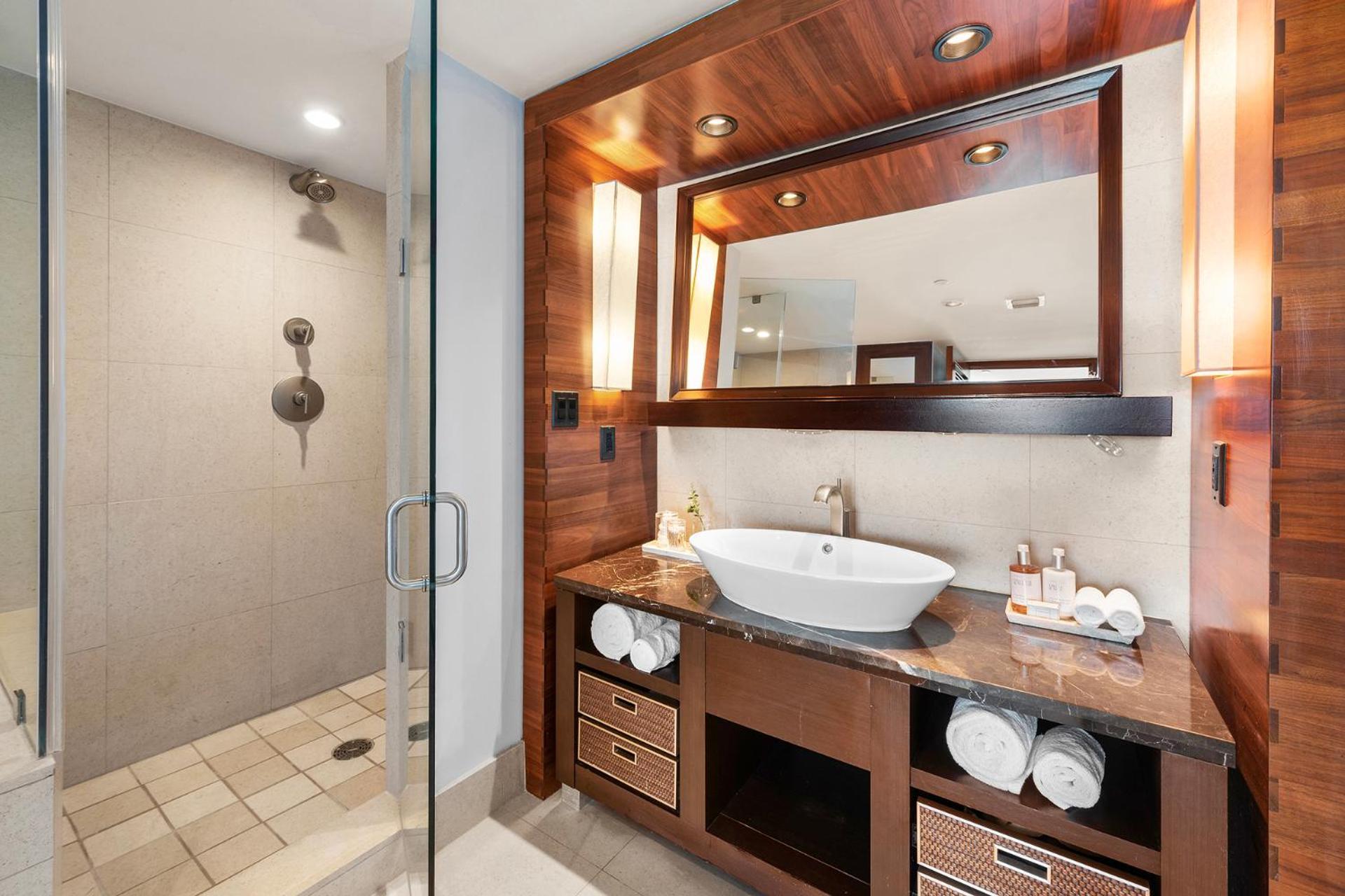 2 Bedroom Private At Carillon Miami -522 Apartahotel